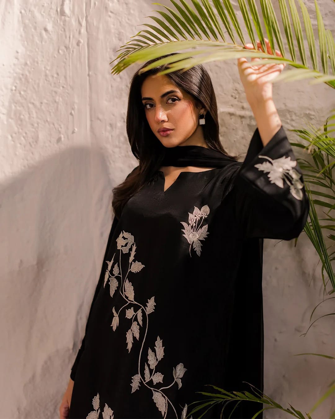 BLACK PETALS 3PCS