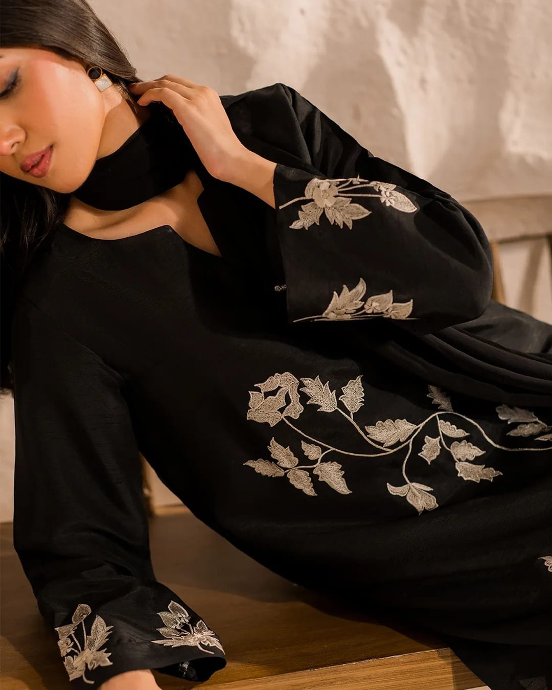 BLACK PETALS 3PCS